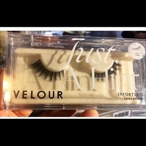 False silk eyelashes (Just a hint)